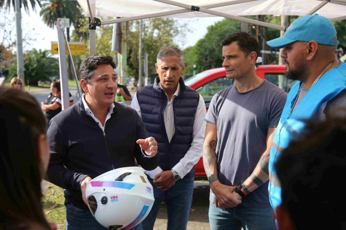 Marinucci, García y Feijoo con vecinos rodriguenses.