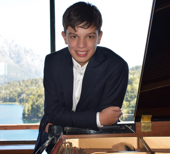 Joaquín Oliva Uberuaga, de 15 años, se presenta en el Ciclo de pianistas 2024 del Teatro Argentino.