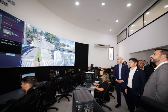 Las autoridades recorrieron el Centro de Monitoreo del municipio.