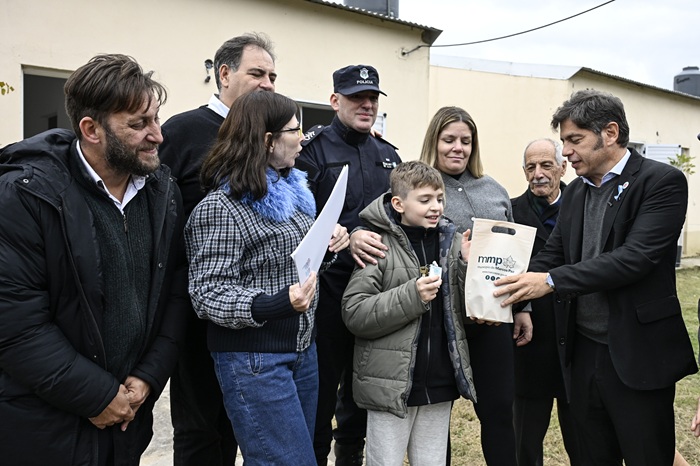 Kicillof entregó viviendas en Marcos Paz Axel Kicillof