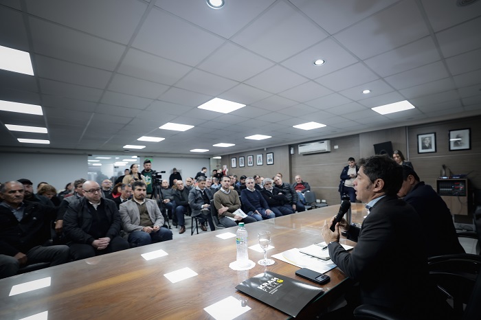 Kicillof se reunió con intendentes chaqueños, dirigentes gremiales y representantes del sector productivo local Axel Kicillof