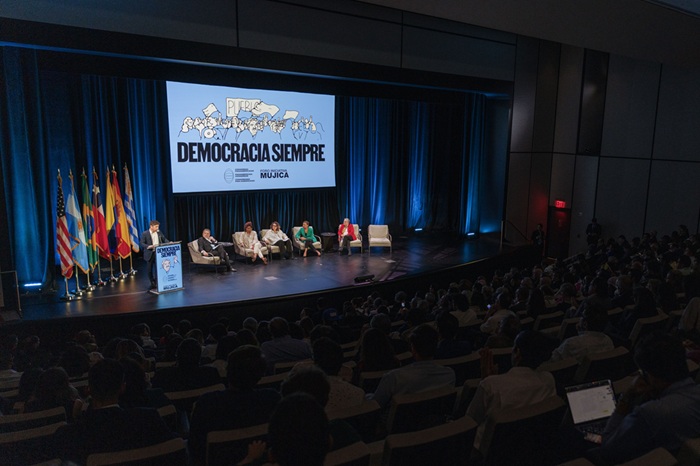Kicillof participó de la jornada “Democracia siempre" en Nueva York