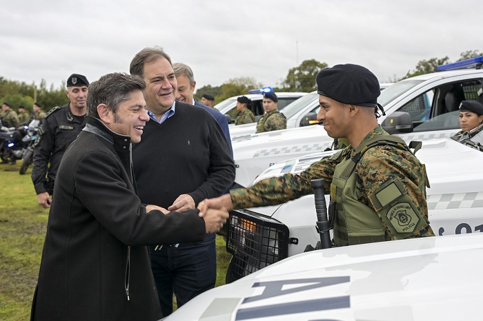 Kicillof inauguró dos bases policiales y entregó patrulleros para fortalecer la seguridad