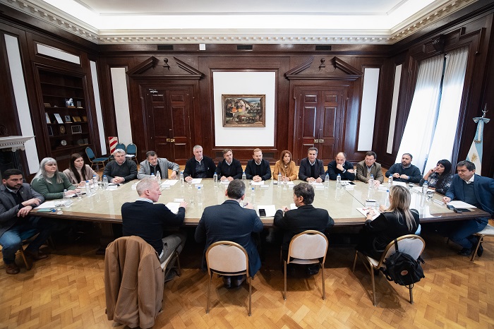 Kicillof y Cuattromo firmaron convenios con municipios para la compra de bienes de capital