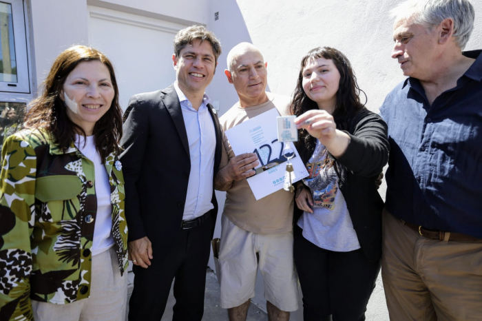 Kicillof entregó viviendas para familias de Chascomús