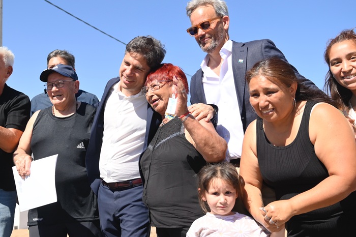 Kicillof entregó viviendas e inauguró un centro universitario Puentes