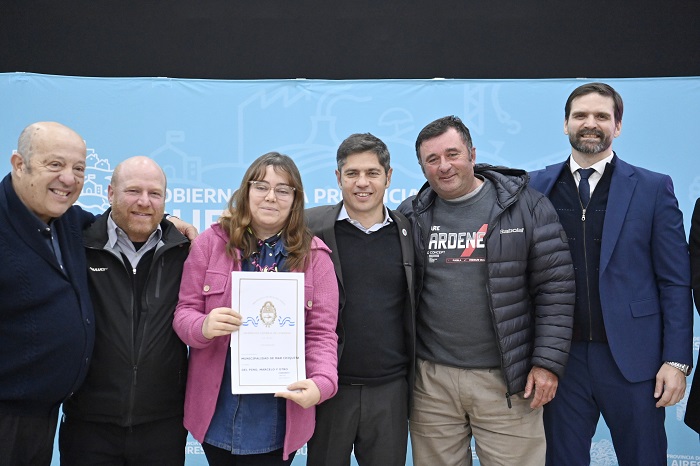 Kicillof entregó escrituras gratuitas e inauguró nuevos espacios de uso comunitario