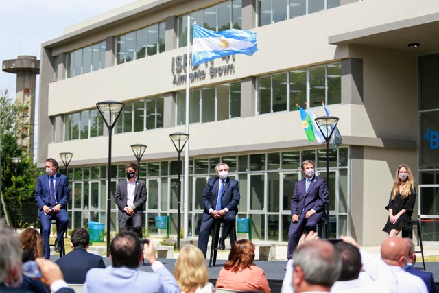 Fernández y Kicillof inauguraron el nuevo edificio de un instituto de formación docente