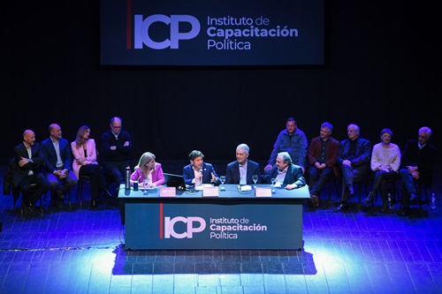 Kicillof dictó la clase inaugural de un nuevo curso del Instituto de Capacitación Política