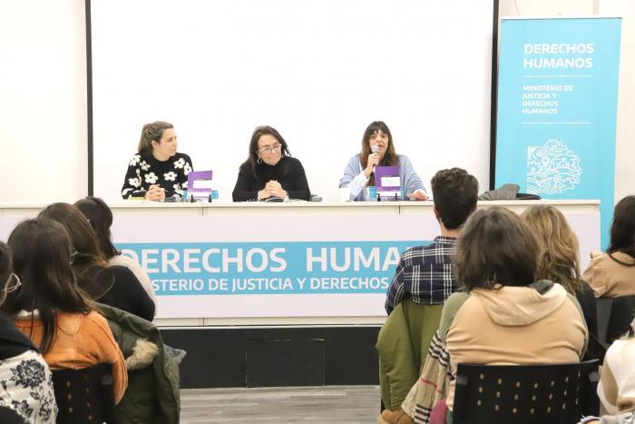 Derechos Humanos presentó un libro sobre prácticas de acompñamiento