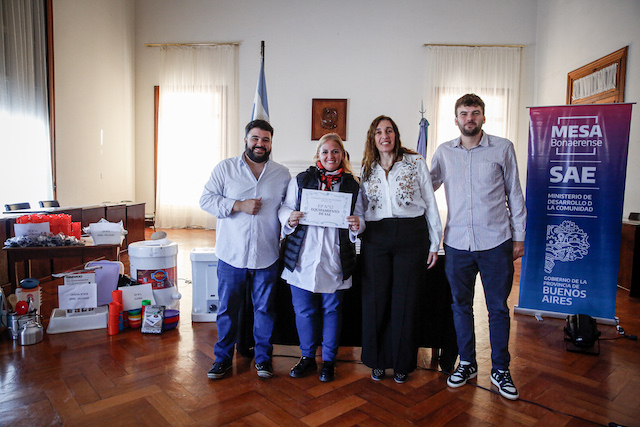 El director del SAE encabezó la entrega de equipamiento a comedores escolares