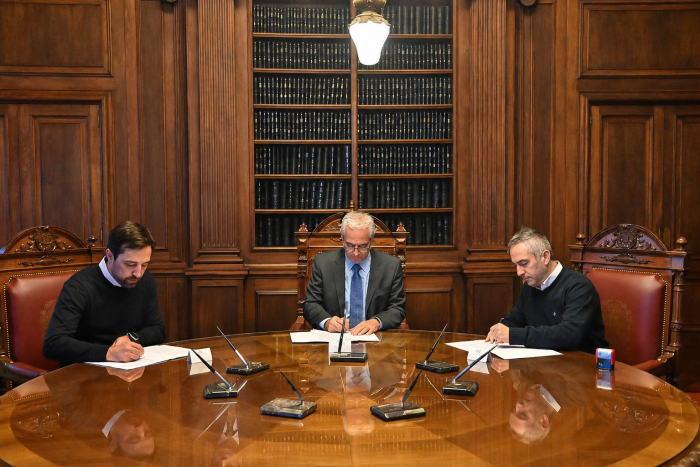 Larroque firmó un convenio