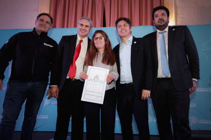 KICILLOF ENTREGÓ 170 ESCRITURAS EN CHACABUCO