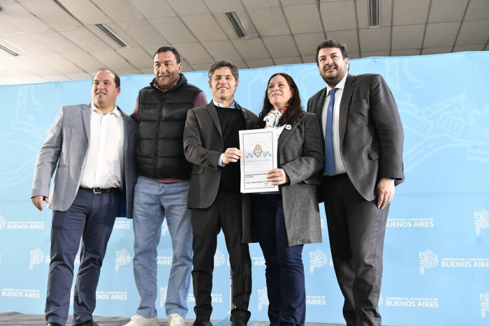 KICILLOF ENTREGÓ MÁS DE 400 ESCRITURAS A FAMILIAS DE TRENQUE LAUQUEN