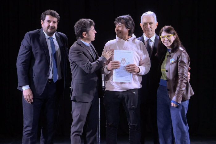 Kicillof entregó escrituras gratuitas a familias de La Plata