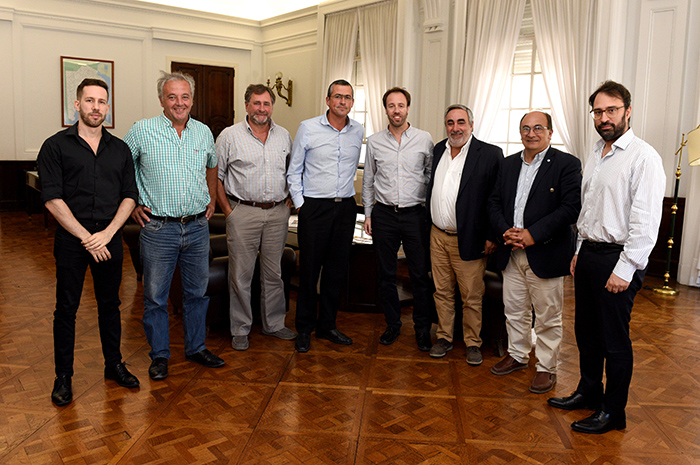El ministro de Hacienda y Finanzas, Pablo López, se reunió con representantes del Foro de Intendentes radicales