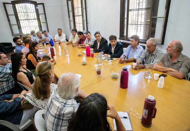 El Ministro, Javier Rodríguez, junto al Gobernador, Axel Kicillof, mantuvo un encuentro con representantes de productores