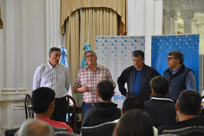 Javier Rodríguez y Sergio Barenghi firmaron la adhesión de Bragado a la 4ta. etapa del Plan de Caminos Rurales 