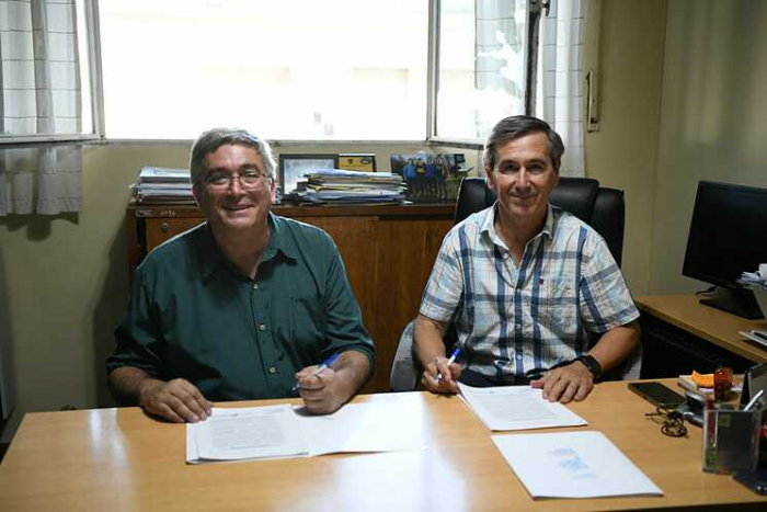 Javier Rodríguez firmó la adhesión de Lezama a la 4ta. etapa del Plan de Caminos Rurales