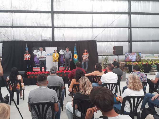 Acompañamiento del MDA a la producción florícola en la Expo Plantín de Moreno