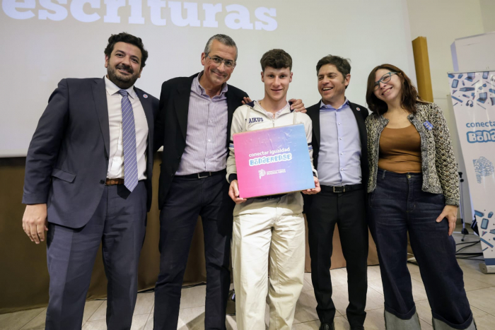 Kicillof encabezó la entrega de viviendas y escrituras