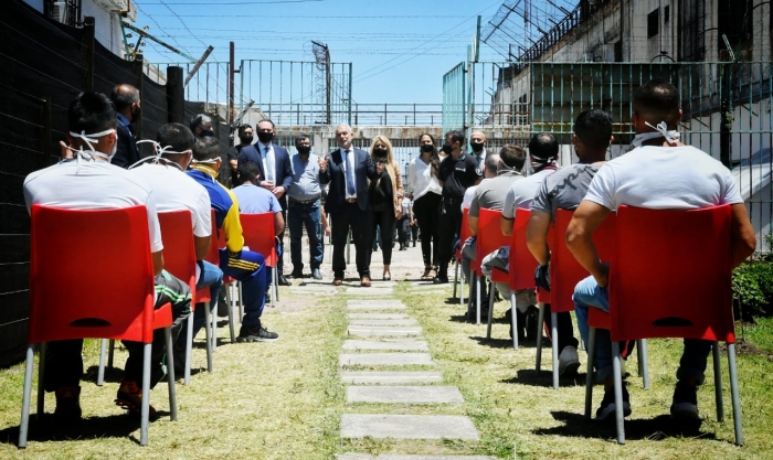 El ministro de Justicia y Derechos Humanos, Julio Alak, recorrió hoy instalaciones de la unidad penitenciaria N° 9 de La Plata, 