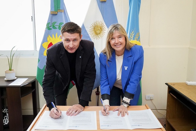 Alvarez Rodríguez firmó un convenio para acompañar la organización de eventos productivos en Alem