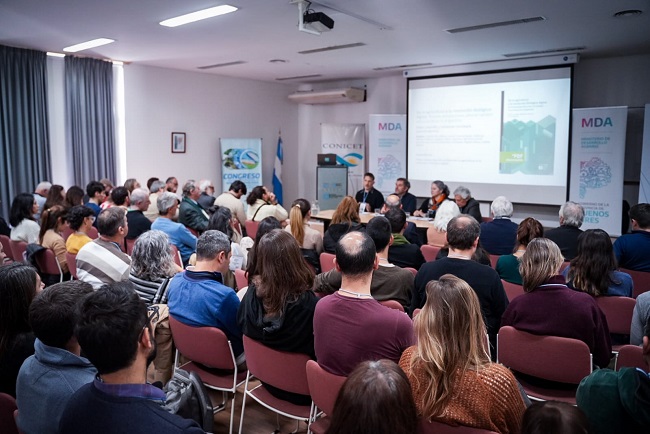 Académicos, productores y funcionarios debatieron el uso de tecnología para el desarrollo agropecuario