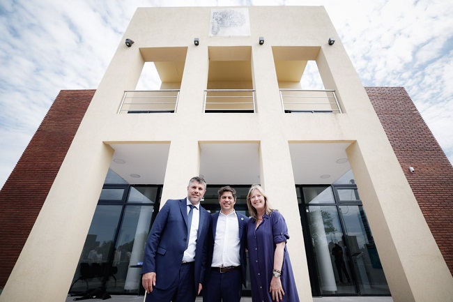 Kicillof y Alvarez Rodríguez visitaron la Casa de la Provincia en Magdalena
