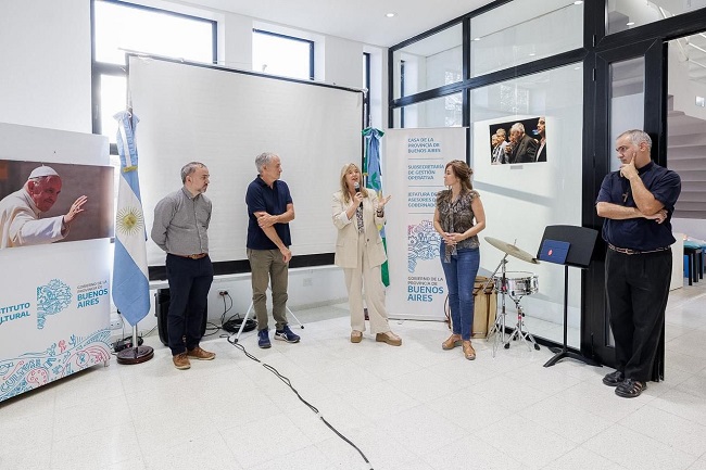 Se inauguró un homenaje a Francisco en la Casa de la Provincia en Chascomús