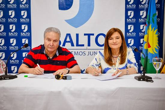 Firma de convenio para fortalecer cooperativas de mujeres en Salto