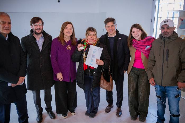 Entrega de viviendas a mujeres que integraron el programa «Ellas Hacen»