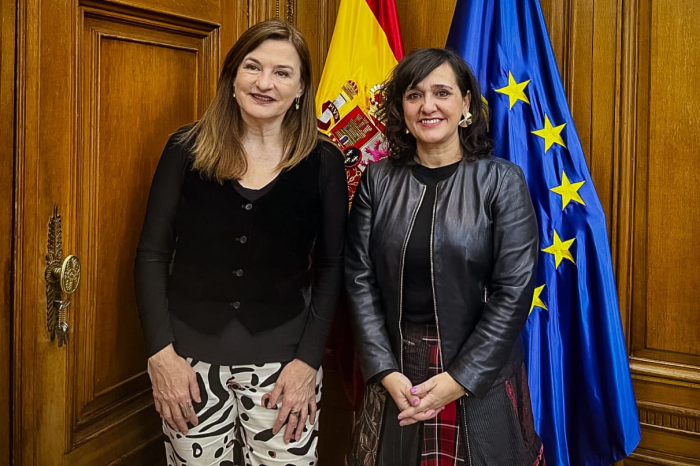 Estela Díaz y María Guijarro Ceballos, secretaria de Estado del Ministerio de Igualdad de España.