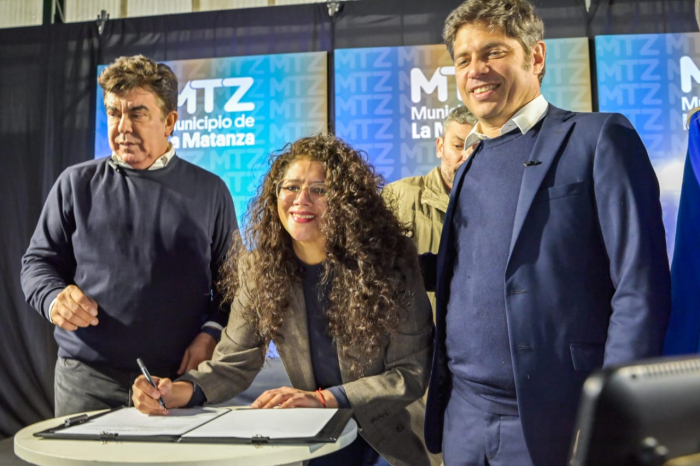 Barrios y Kicillof firmaron el avance de programas y nuevas obras para el barrio 17 de Marzo Barrios y Kicillof firmaron el avance de programas y nuevas obras para el barrio 17 de Marzo