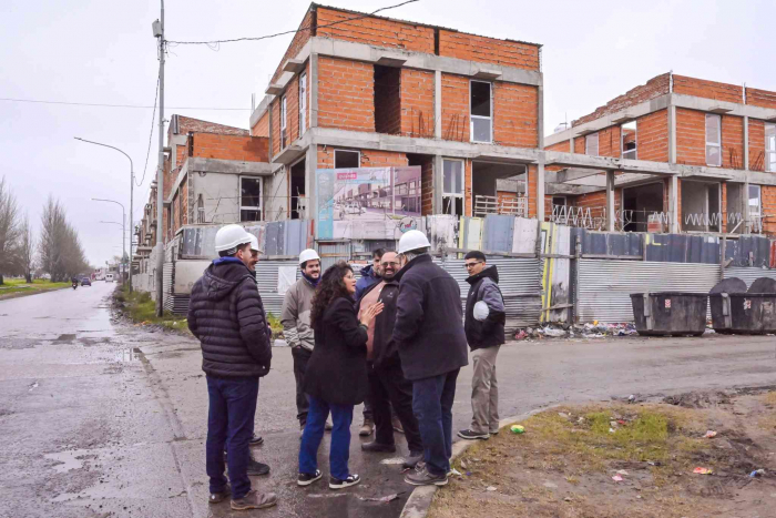 Barrios recorrió obras y programas de integración urbana en Villa Itatí