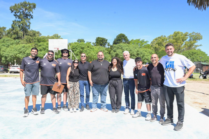 Barrios y Cagliardi inauguraron un nuevo playón deportivo en el Parque Cívico