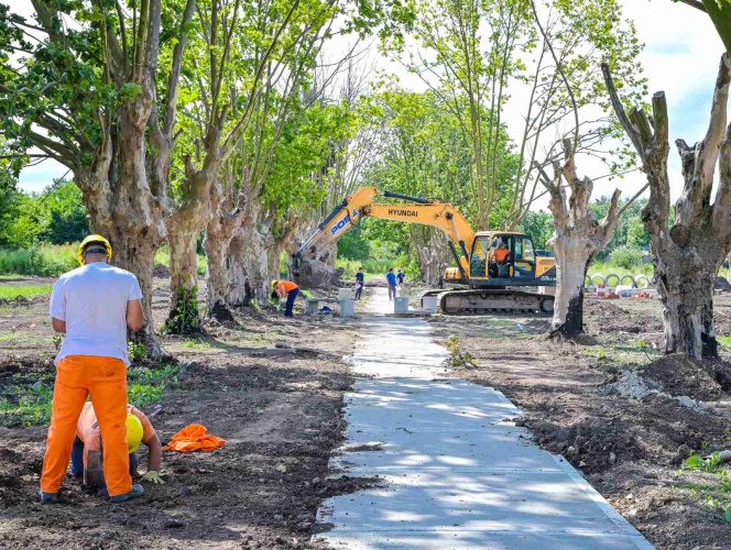 Barrios visitó la construcción de un espacio público y recreativo en Melchor Romero