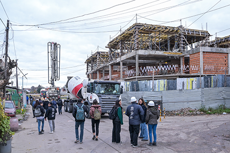 Recorrida por obras y programas de integración social y urbana en Quilmes junto a autoridades del Banco Mundial