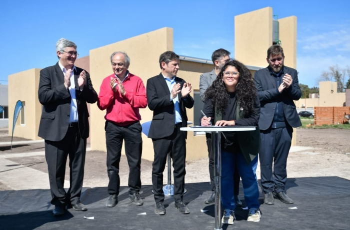 Kicillof, Barrios y Cocconi firmaron la construcción de redes cloacales para barrios populares del distrito