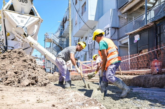 Continúan el mejoramiento de monoblocks en el barrio Presidente Sarmiento