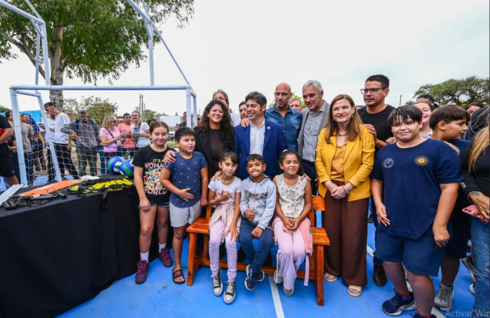 Inauguración de un playón deportivo en Berisso
