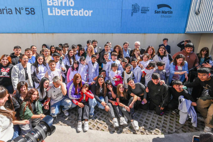 Barrios, Kicillof, Magario, Sileoni, Moreira y Taiana inauguraron la primera escuela secundaria del barrio Libertador