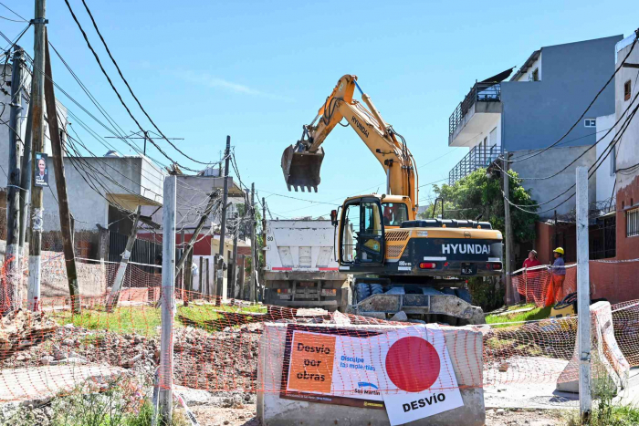 Comenzaron nuevas obras de pavimentación y desagües en el barrio Costa Esperanza Comenzaron nuevas obras de pavimentación y desagües en el barrio Costa Esperanza