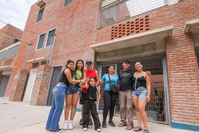 Continúa la entrega de viviendas en Villa Porá