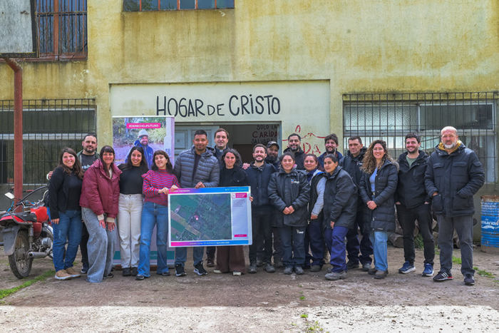 El equipo del OPISU junto referentes de la Casa de Abrigo y la cooperativa 