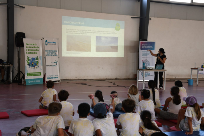 La Provincia brindó talleres sobre cianobacterias a 140 niños y niñas en Navarro