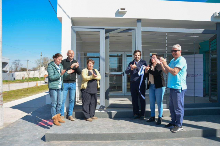El ministro Kreplak y equipo en la inauguración del CAPS.