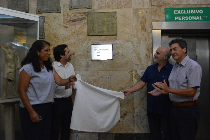 Descubrimiento de la placa por el 75 aniversario del hospital. Descubrimiento de la placa por el 75 aniversario del hospital.