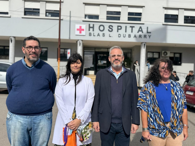 Las autoridades del hospital y el director provincial, Juan Riera.