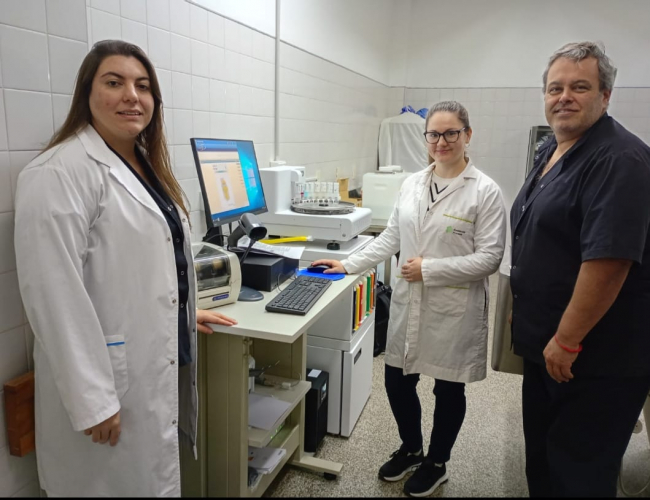 Parte del equipo de salud con el nuevo equipamiento.